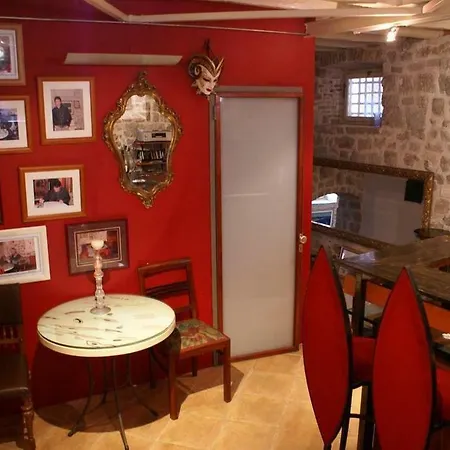 Studio 17671a Apartment